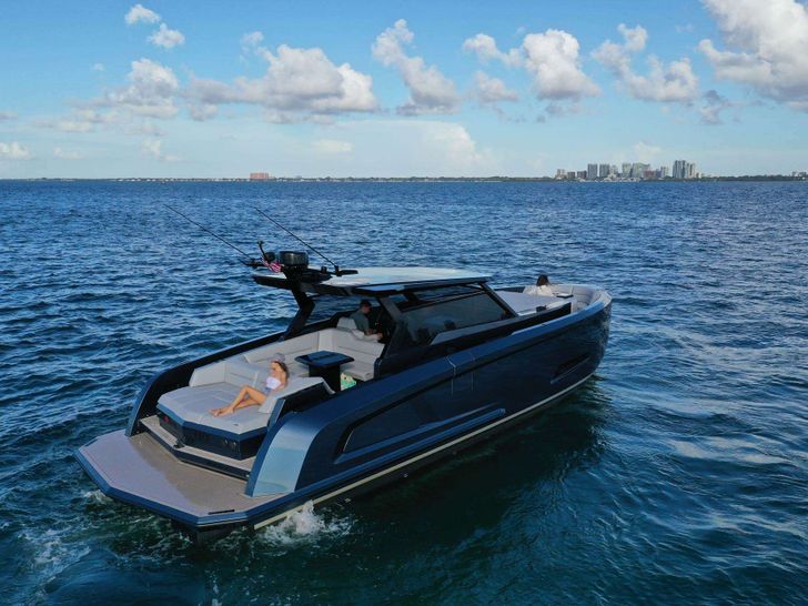 CECE - Vanquish 45,cruising stern view CECE - Vanquish 45,cruising stern view