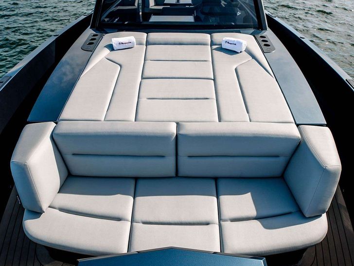 CECE - Vanquish 45,bow cushioned bronzing area