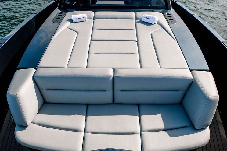 Charter Yacht CECE - Vanquish 45 ft - 1 Cabin - Miami - Florida - Southeast USA