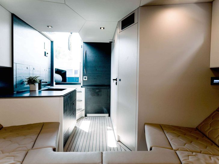 CECE - Vanquish 45,cabin-saloon CECE - Vanquish 45,cabin-saloon