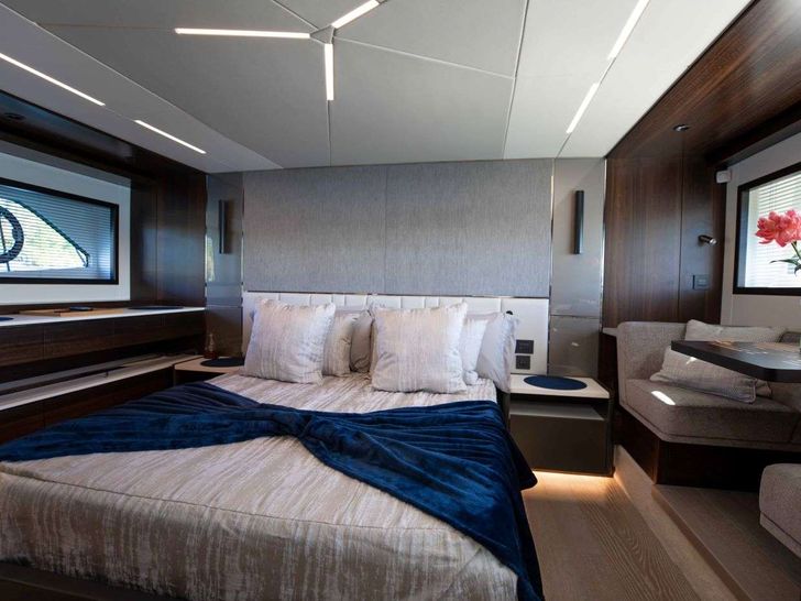 LAGO PARADISE - Sunseeker Manhattan 70,main cabin LAGO PARADISE - Sunseeker Manhattan 70,main cabin