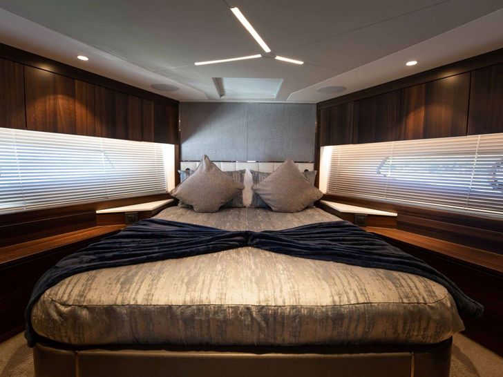 LAGO PARADISE - Sunseeker Manhattan 70,VIP cabin LAGO PARADISE - Sunseeker Manhattan 70,VIP cabin