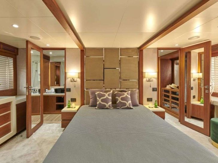 LA FENICE Azimut 88 - master cabin LA FENICE Azimut 88 - master cabin
