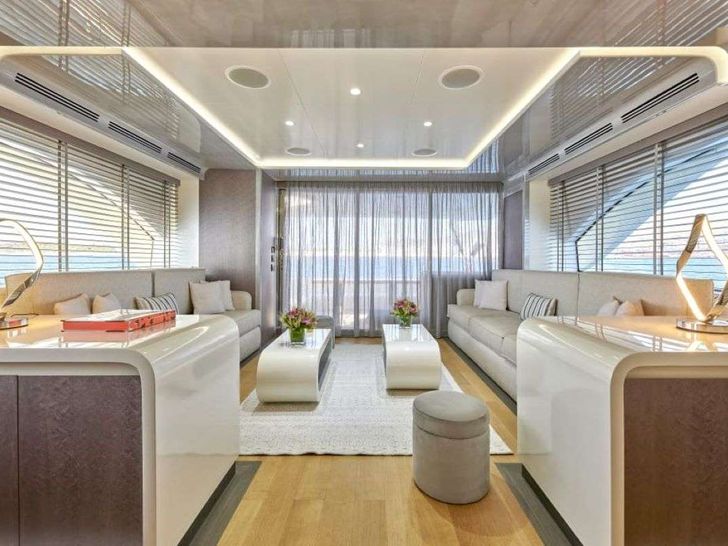 LA FENICE Azimut 88 - main saloon LA FENICE Azimut 88 - main saloon