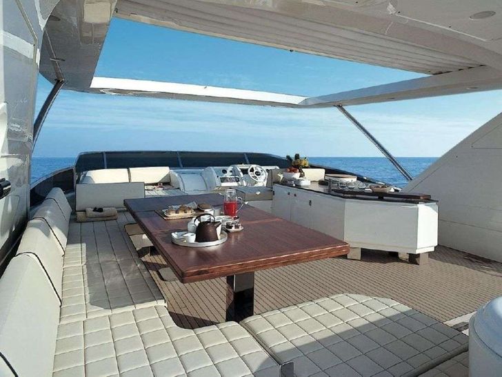 LA FENICE Azimut 88 - flybridge LA FENICE Azimut 88 - flybridge