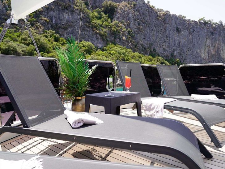 QUEEN OF MAKRI Custom Sailing Yacht 40m - sun beds QUEEN OF MAKRI Custom Sailing Yacht 40m - sun beds