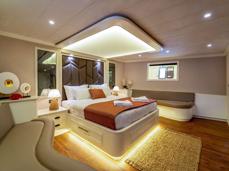 QUEEN OF MAKRI Custom Sailing Yacht 40m - master cabin QUEEN OF MAKRI Custom Sailing Yacht 40m - master cabin