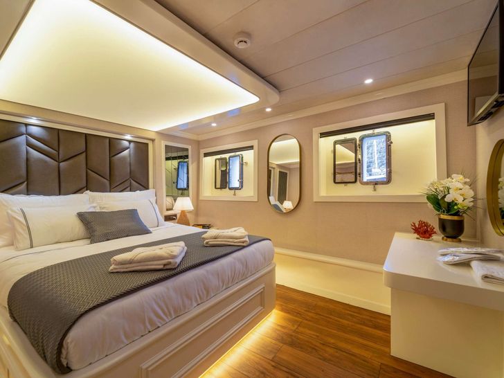 QUEEN OF MAKRI Custom Sailing Yacht 40m - VIP cabin 3 QUEEN OF MAKRI Custom Sailing Yacht 40m - VIP cabin 3