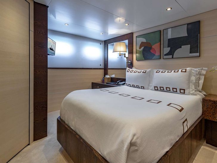 HIGHLANDER - Double Stateroom 1 HIGHLANDER - Double Stateroom 1