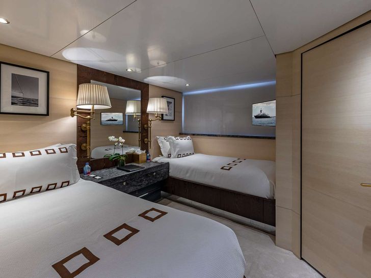 HIGHLANDER - Twin Stateroom 1 HIGHLANDER - Twin Stateroom 1