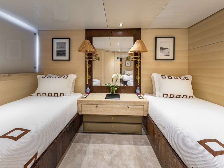 HIGHLANDER - Twin Stateroom 2 HIGHLANDER - Twin Stateroom 2
