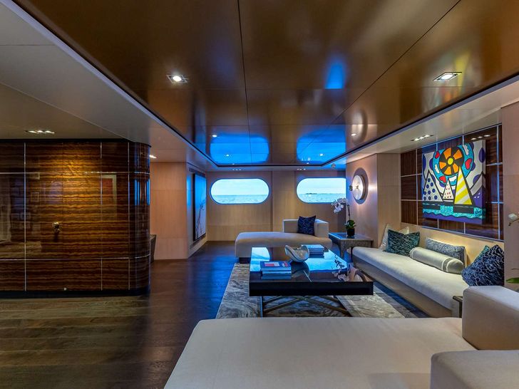 HIGHLANDER - Convertible Lounge Area(converts to interior dining) HIGHLANDER - Convertible Lounge Area(converts to interior dining)