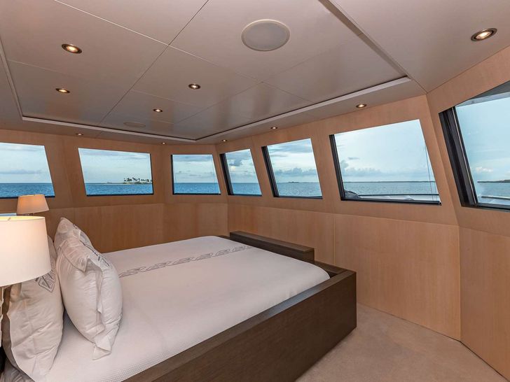 HIGHLANDER - On-Deck King Master Stateroom