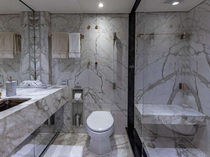 HIGHLANDER - Master Ensuite with Shower HIGHLANDER - Master Ensuite with Shower