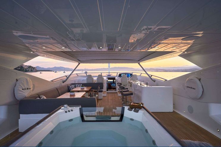 Charter Yacht EVEREAST - Sunseeker 115 - 5 Cabins - Nassau - Staniel Cay - Exumas