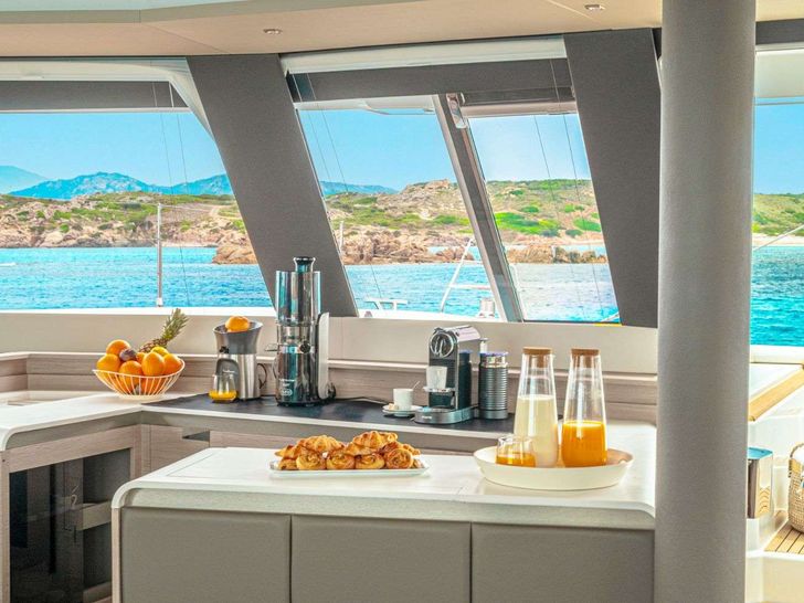 SEMPER FIDELIS Fountaine Pajot Alegria 67 - galley SEMPER FIDELIS Fountaine Pajot Alegria 67 - galley