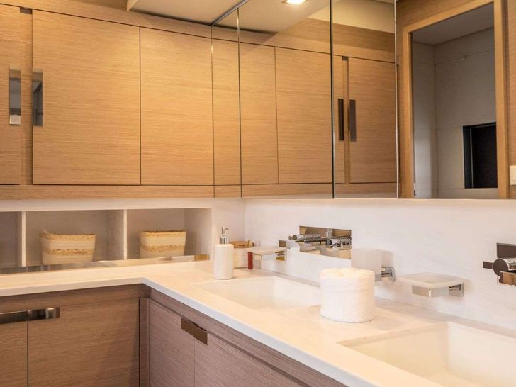 SEMPER FIDELIS Fountaine Pajot Alegria 67 - cabin bathroom SEMPER FIDELIS Fountaine Pajot Alegria 67 - cabin bathroom