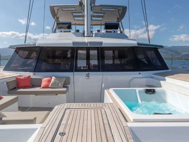 SEMPER FIDELIS Fountaine Pajot Alegria 67 - foredeck SEMPER FIDELIS Fountaine Pajot Alegria 67 - foredeck