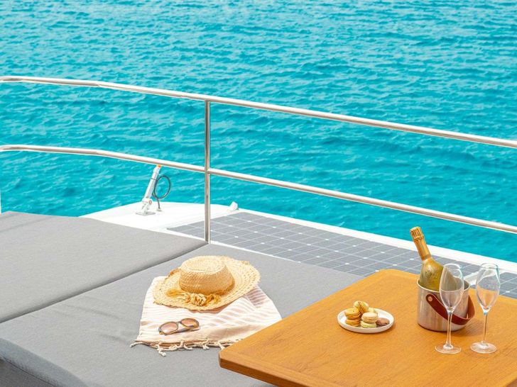 SEMPER FIDELIS Fountaine Pajot Alegria 67 - sun beds SEMPER FIDELIS Fountaine Pajot Alegria 67 - sun beds