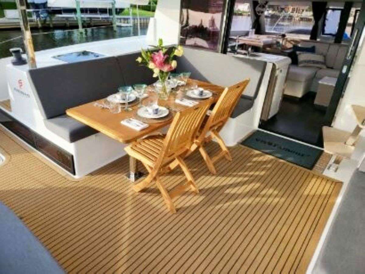 VIVE LAMOUR Fountaine Pajot Isla 40 - aft deck alfresco dining area