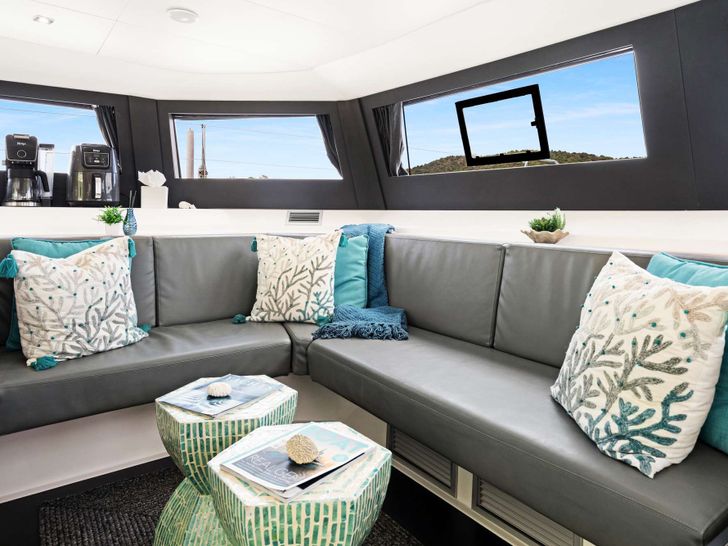 SERENITY Dufour 48 - saloon SERENITY Dufour 48 - saloon