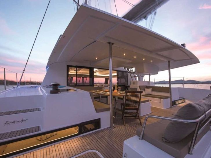 DAYDREAMS - Cockpit dining area DAYDREAMS - Cockpit dining area