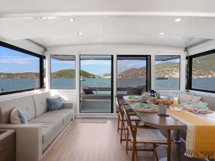 SOUL MATES Bali 5.4 - saloon seating and dining area SOUL MATES Bali 5.4 - saloon seating and dining area