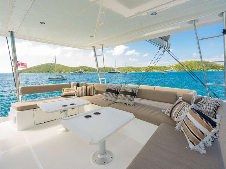 SOUL MATES Bali 5.4 - flybridge SOUL MATES Bali 5.4 - flybridge