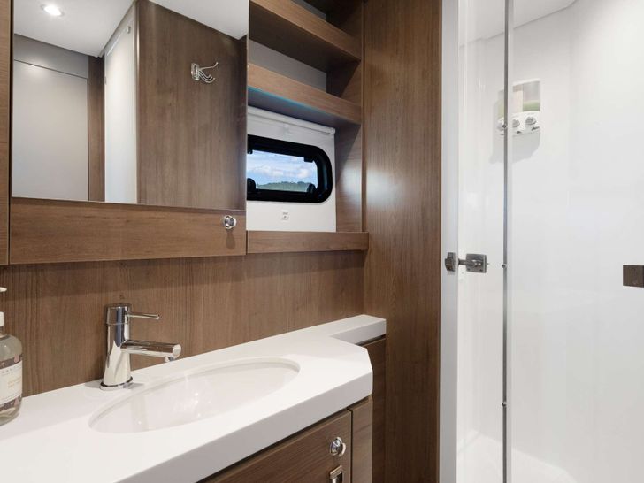 SOUL MATES Bali 5.4 - master cabin bathroom SOUL MATES Bali 5.4 - master cabin bathroom