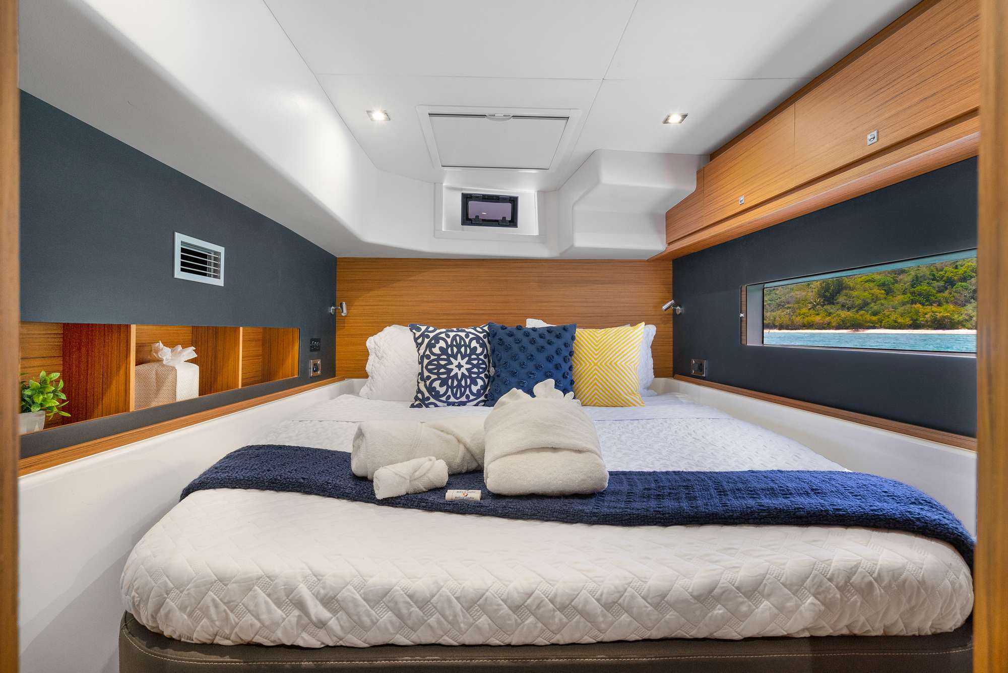 Charter Yacht WALK'N ON SUNSHINE - Dufour 48 - 4 Cabins - Grenadines - Windwards - BVI - USVI - Caribbean