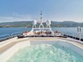 ELEMENT - fly bridge jacuzzi ELEMENT - fly bridge jacuzzi