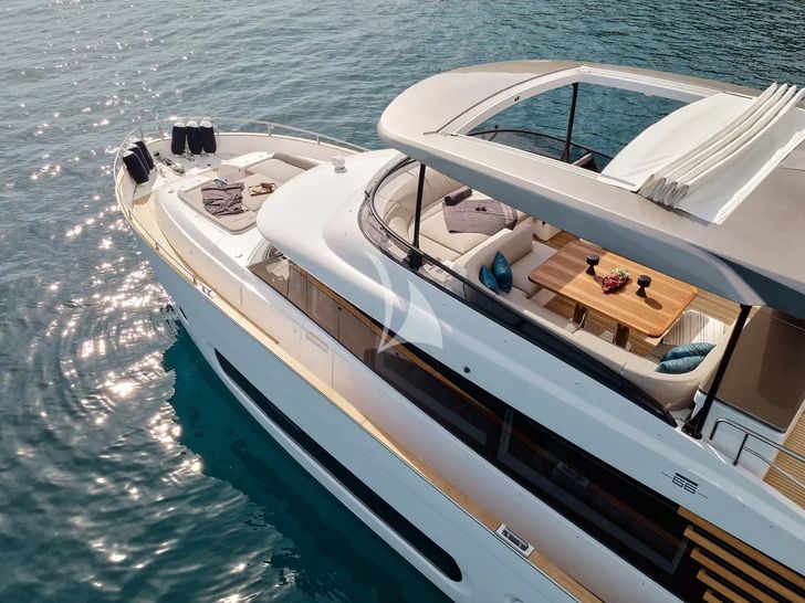 AMPARITO V - Azimut Magellano 66 - foredeck shot AMPARITO V - Azimut Magellano 66 - foredeck shot