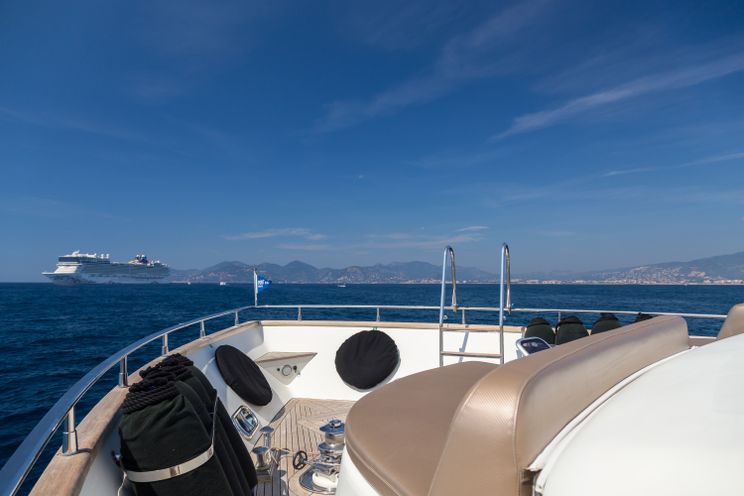 Charter Yacht ACCAMA DELTA - Azimut 100 Jumbo - 4 Cabins - Cannes - Monaco - St Tropez - French Riviera