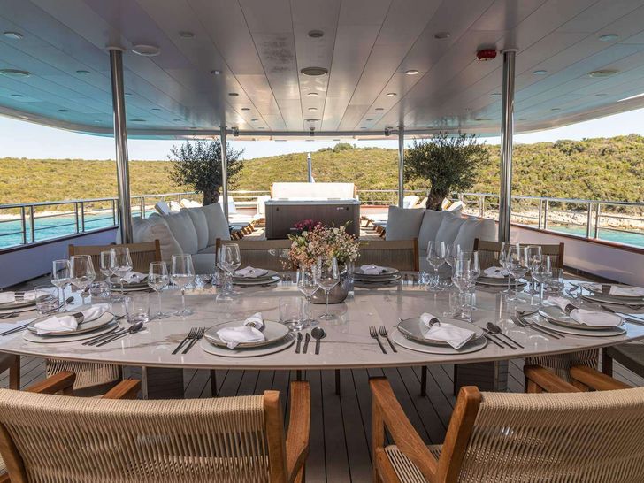 OLIMP alfresco dining area OLIMP alfresco dining area