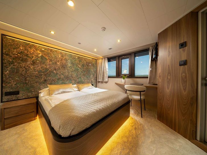 OLIMP queen sized bedroom OLIMP queen sized bedroom