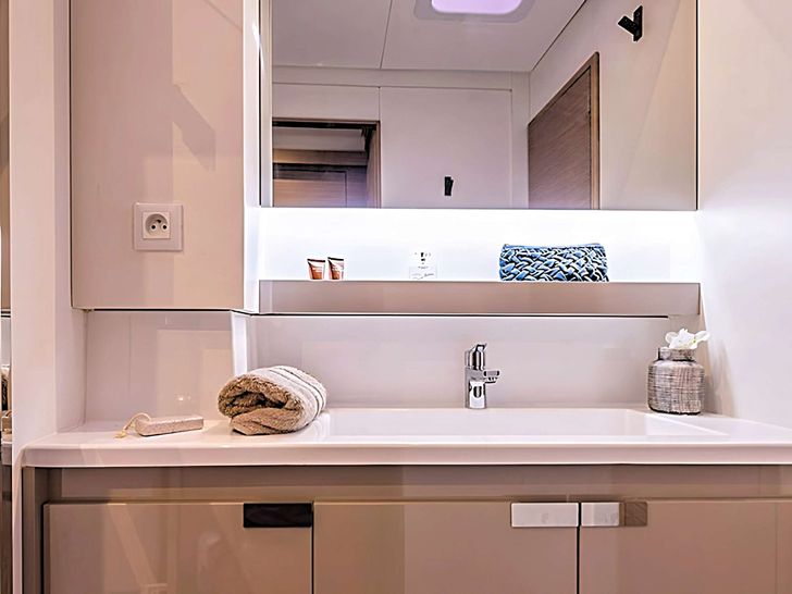 VIENNA - Large sink area with plenty of storage in master bathroom VIENNA - Large sink area with plenty of storage in master bathroom
