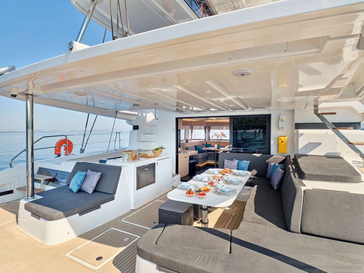 AZUL Lagoon 55 - aft deck AZUL Lagoon 55 - aft deck