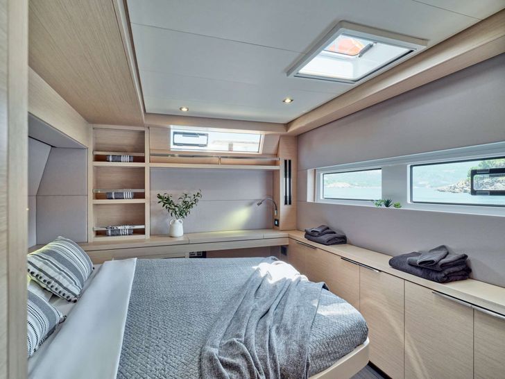 AZUL Lagoon 55 - master cabin bed AZUL Lagoon 55 - master cabin bed