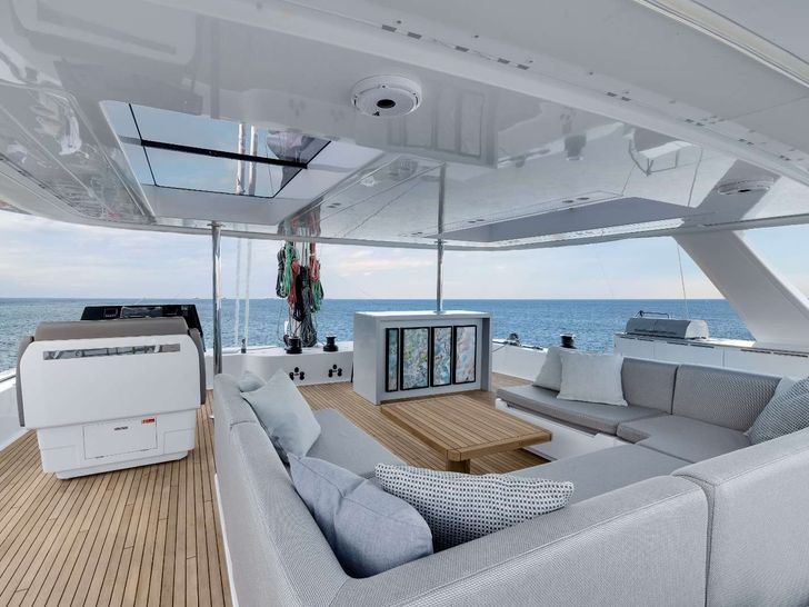 AGATA BLU Sunreef 70 flybridge seating area AGATA BLU Sunreef 70 flybridge seating area