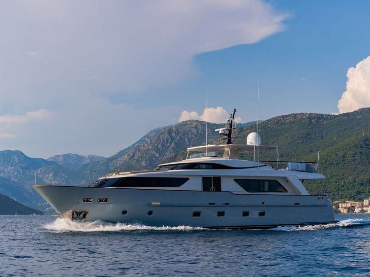 VALENTINA II Yacht Running VALENTINA II Yacht Running