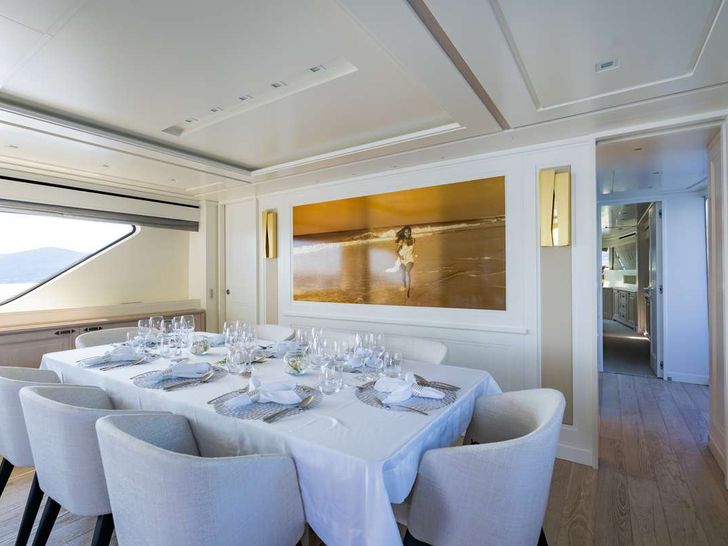 VALENTINA II Yacht Dining VALENTINA II Yacht Dining