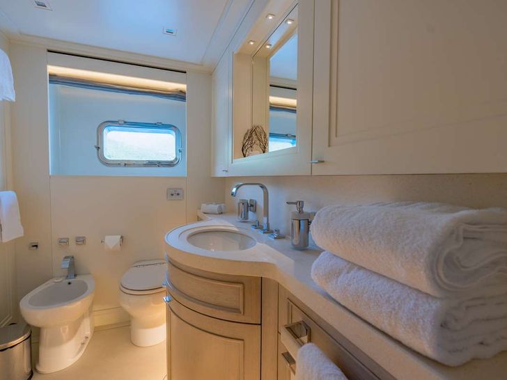VALENTINA II Yacht Master Ensuite VALENTINA II Yacht Master Ensuite