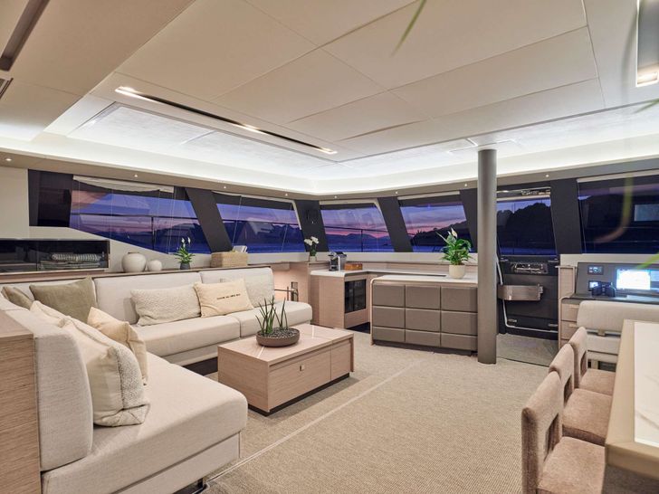 ALENA Fountaine Pajot Power 67 - saloon ALENA Fountaine Pajot Power 67 - saloon