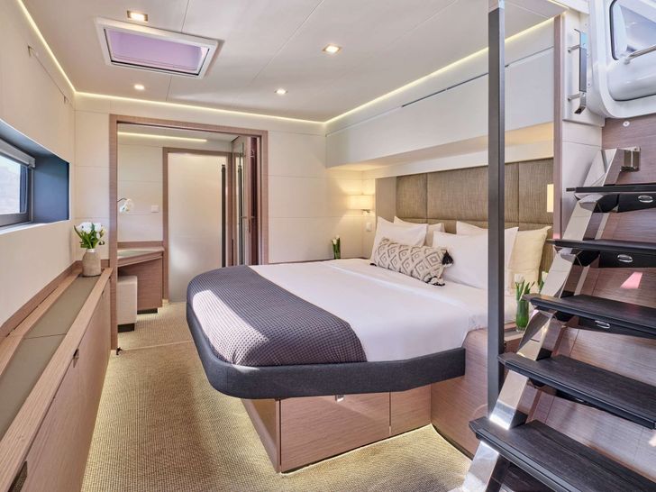 ALENA Fountaine Pajot Power 67 - master cabin ALENA Fountaine Pajot Power 67 - master cabin