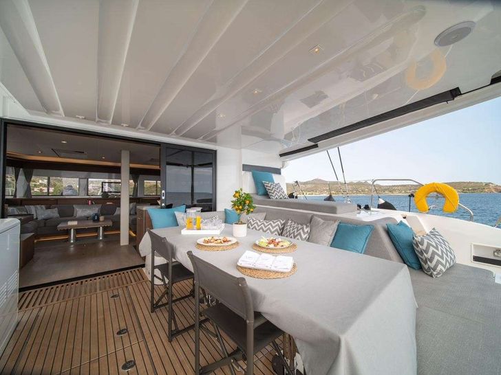 HYDRUS Lagoon 55 - aft deck HYDRUS Lagoon 55 - aft deck