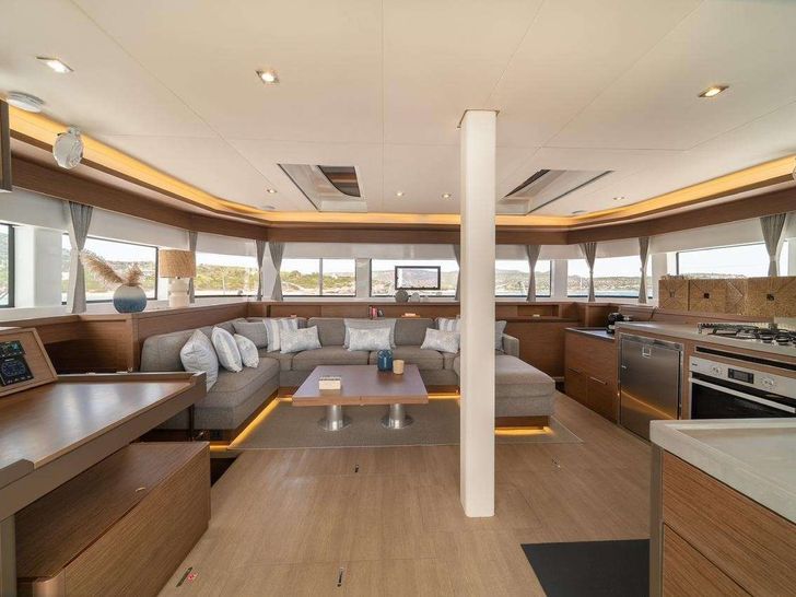 HYDRUS Lagoon 55 - saloon HYDRUS Lagoon 55 - saloon