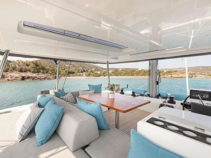 HYDRUS Lagoon 55 - flybridge HYDRUS Lagoon 55 - flybridge