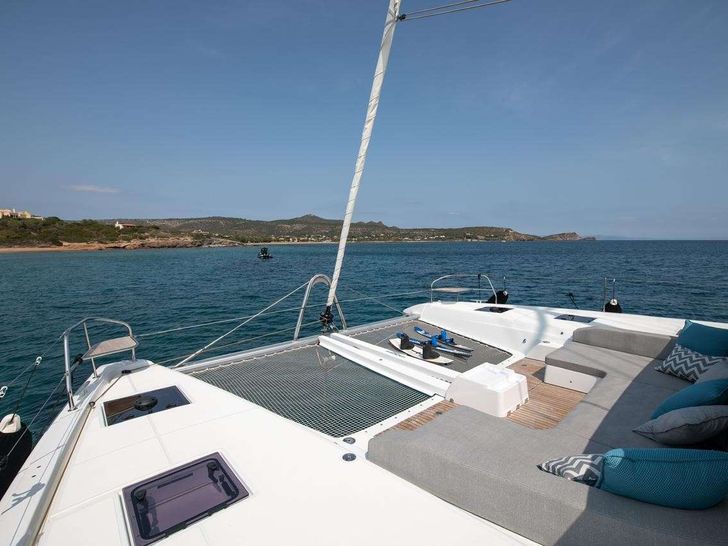 HYDRUS Lagoon 55 - foredeck HYDRUS Lagoon 55 - foredeck