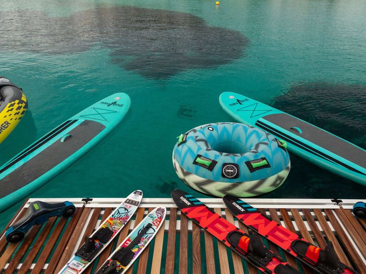 JEWEL Lagoon 51 - water toys JEWEL Lagoon 51 - water toys