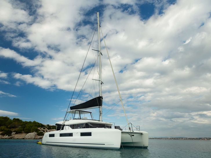 JEWEL Lagoon 51 - main profile JEWEL Lagoon 51 - main profile